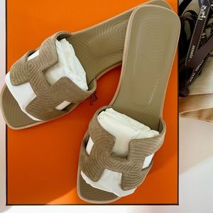 Hermes Oran Vibrato Sandal Beige Sable 38.5